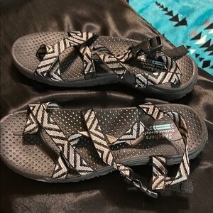 Skechers Black and Gray Patterned Sandals